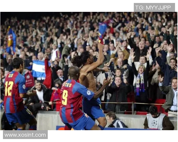 足球明星小罗全民热潮引发的足球文化新风尚与青少年发展探讨 足球明星小罗全民热潮引发的足球文化新风尚与青少年发展探讨